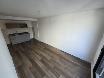 ALQUILER | Apartamento de 2 dormitorios con balcón y garage