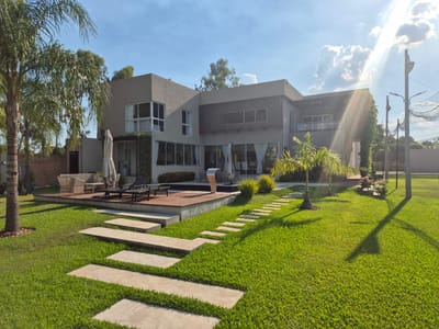 Vendo hermosa residencia en Surubi'i