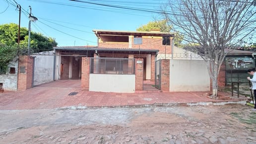 OFERTA Casa en Venta – Frente al Colegio Sagrada Familia (Lambaré)