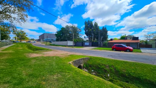 Máximo Tajes & Saldún; 1500 M2, Frente 27 Metros, Altura 12 M. Y Fos 50%