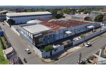 Importante propiedad comercial de 10.140 m2 de terreno (1 ha.) y 6.109 m2 de depósitos y oficinas, en el Barrio Centro de San Lorenzo Paraguay