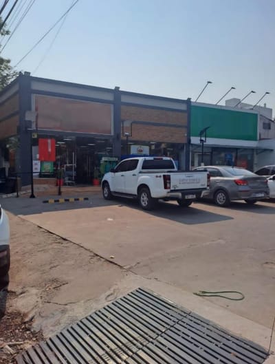 En venta esquina sobre Aviadores del Chaco