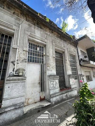 Casa amplia con subsuelo, entrepiso y terraza | Uso mixto | Reducto