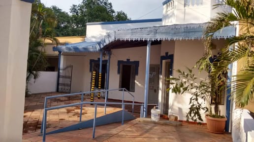 Vendo hermosa casa sobre Mcal. López – Ideal para oficinas o consultorios, excelente ubicación