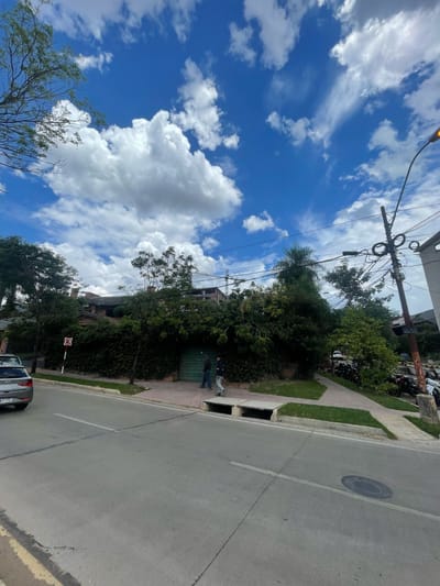 Excelente esquina para inversion Molas Lopez