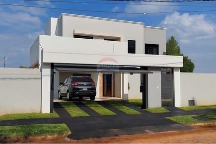 VENDO AMPLIA RESIDENCIA EN LUQUE - PRIMER BARRIO