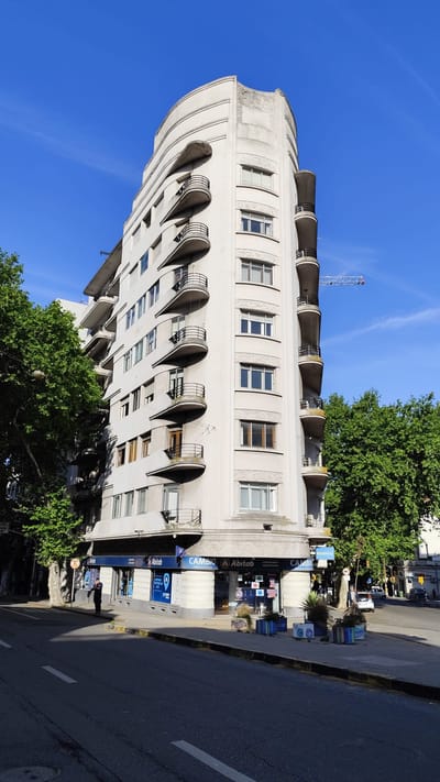 Venta apartamento 3 dormitorios y servicio en Cordón