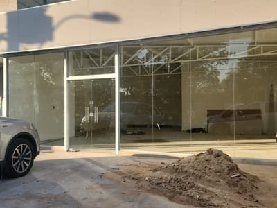 ALQUILO SALÓN COMERCIAL FRENTE A LA IGLESIA TRINIDAD!