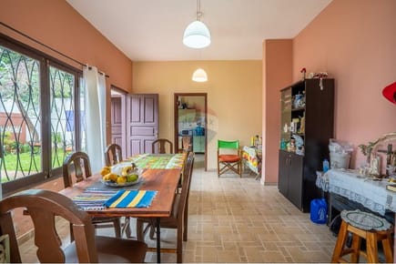 VENDO CASA CON PSICINA EN MBURUCUYA