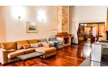Casa en Mburucuyá: Espacio, Confort, Inversión
