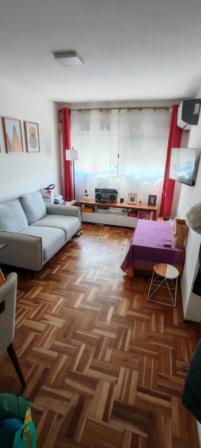 VENTA EN ATAHUALPA DE 1 DORMITORIO RECICLADO, ENTREGA INICIAL MAS DEUDA, RECICLADO, LUMINOSO Y GASTOS BAJOS