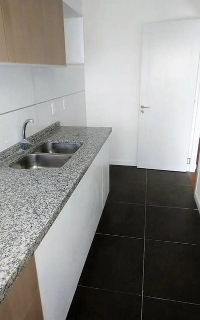 Venta Apto 2 Dorm Cordon Con Terraza Excelente Estado Porteria 24hs Gastos Comunes Bajos