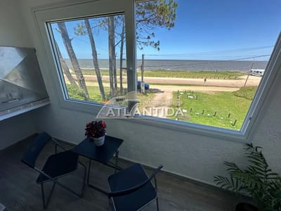Venta De Apartamento A Estrenar, Frente A La Rambla De Atlántida, Balcón, 2 Dorm, 1 Baño. Inm Atlántida.