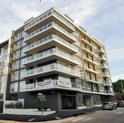VENDO - DEPARTAMENTO en 2do. Piso - C/ COCHERA - Barrio Herrera.