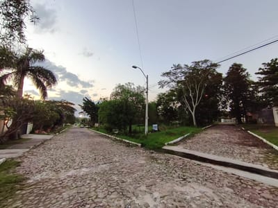 ¡Oportunidad única! Venta de dos terrenos contiguos en el prestigioso barrio Santa Librada de Asunción.