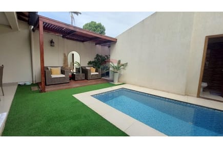 VENDO DÚPLEX EN BARRIO MBURUCUYÁ
