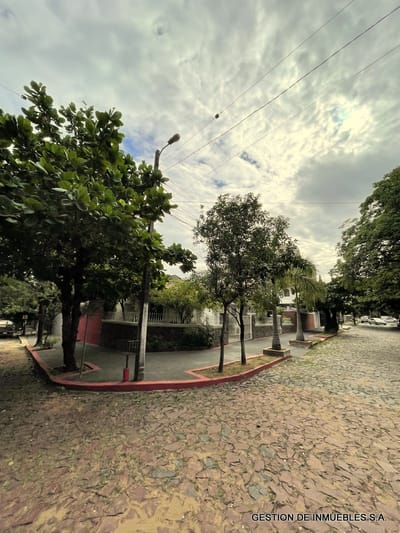 VENDO CASA EN ESQUINA CON DEPARTAMENTO V10-28-3