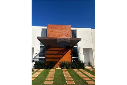 DUPLEX EN POZO BO CERRADO LAURELTY- LUQUE EN VENTA