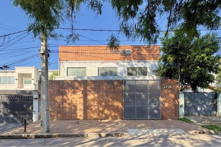 EN VENTA – Tinglado con oficinas y depósitos.