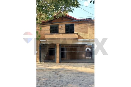Casa con renta en Barrio Mcal Estigarribia zona identifiaciones