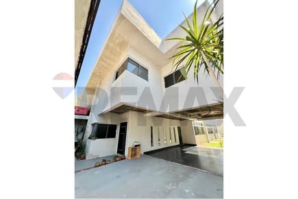 Exclusiva residencia de 4 suites en venta en Lambaré