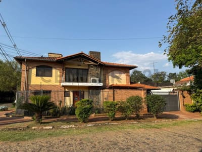 Venta de Casa en Pettirossi, Asunción
