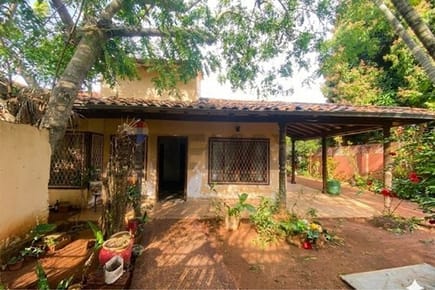Vendo en Fernando de la mora CASA DE ESTILO COLONIAL