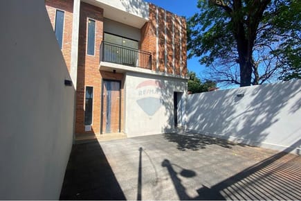 EN VENTA DUPLEX EN LUQUE BARRIO LAURELTY   J.A.