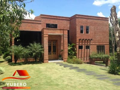 Exclusiva Residencia en Paraná Country Club: Lujo y Confort en un Entorno Privilegiado