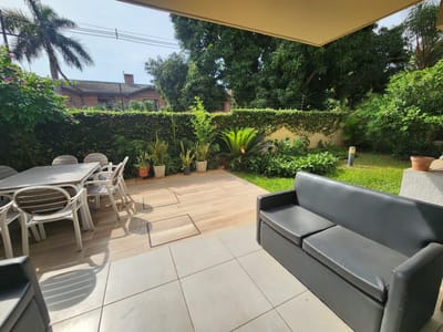 ALQUILO DEPTO AMOBLADO CON JARDÍN (2 suites y escritorio)