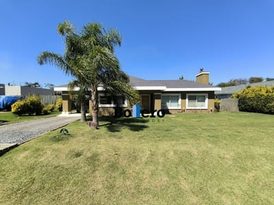 HERMOSA CASA 4 DORMITORIOS  EN VENTA, ALTOS DE LA TAHONA!!