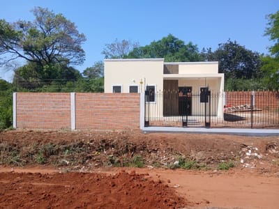 VENDO CASA A ESTRENAR EN ÑEMBY EN ESQUINA 