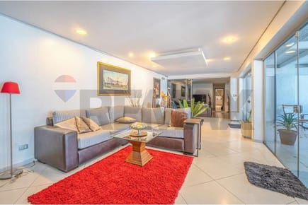 VENDO LUJOSA RESIDENCIA EN LAMBARE