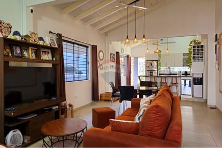 Vendo casa con piscina zona CIT - Campo Grande, Luque