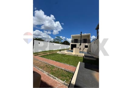 ¡Vendo lujosa residencia en esquina en Lambaré !!