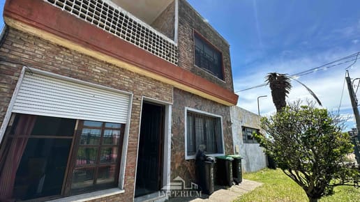 Vendo Casa en Las Piedras con 4 dormitorios amplio terreno, piscina, y garage
