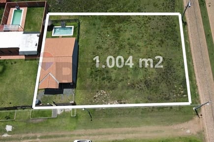 VENDO CASA CON AMPLIO TERRENO DE 1.204m² EN SAN BERNARDINO - PUERTA DEL LAGO