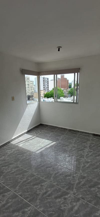 Excelente monoambiente,. Ubicación inmejorable. parque y lago  en frente, vista a la playa