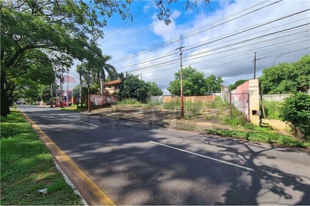 VENDO TERRENO EN SAN LORENZO SOBRE LA AVDA MCAL LOPEZ