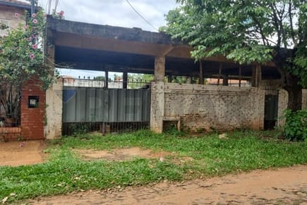 VENDO HERMOSO TERRENO CON C0ONTRUCCION DE LOZA A DEMOLER O REFRACCIONAR!!