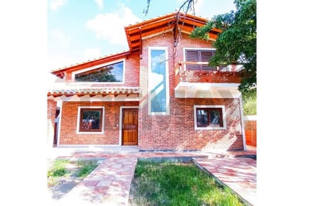 VENDO CASA EN LIMPIO ZONA ABASTO NORTE