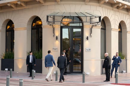 Oficinas En Alquiler | Edificio  Casa El Globo, No18, Rambla 25 de Agosto 296, Montevideo | 12 - 30 m²