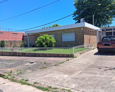 Venta Casa La Paz 3 dormitorios Galpón y apartamento jardín Fondo Garaje Acepta Banco