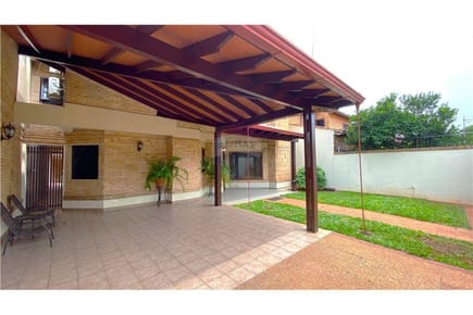 Casa a la venta en zona residencial de Fdo de la Mora Zona Norte- Ingavi     J.A.