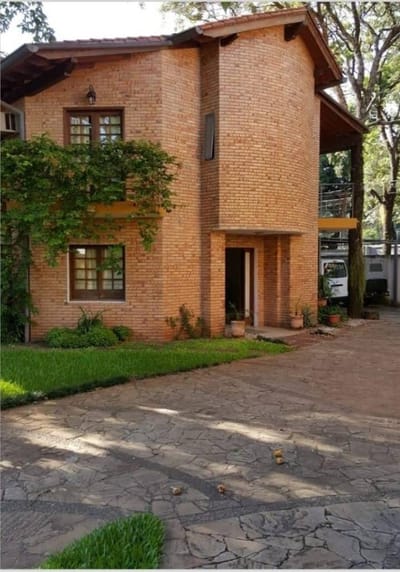 ¡Oportunidad única! Terreno con dos casas en condominio