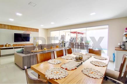 VENDO DÚPLEX EN BARRIO MBURUCUYÁ    J.A.
