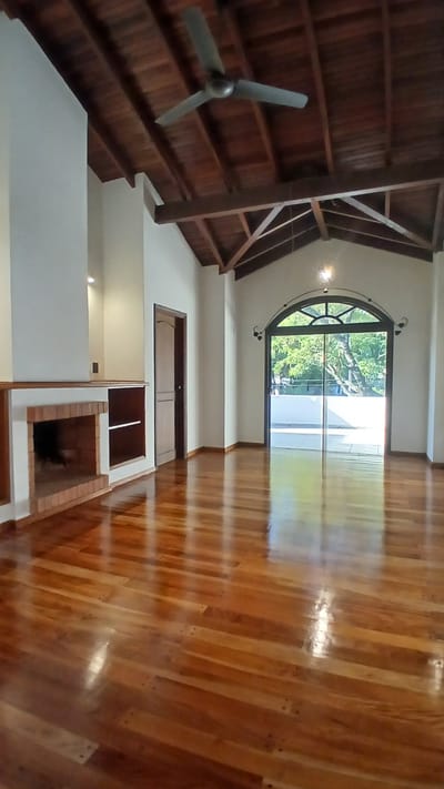 Casa en Alquiler Zona Colegio Americano