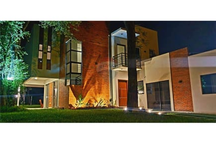 CASA AMOBLADA MINIMALISTA EN SAN BERNARDINO     J.A.