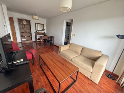 Apartamento de 2 dormitorios en Torres Náuticas con renta.