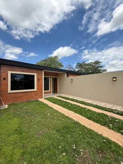 VENDO CHALET A ESTRENAR EN LUQUE MORA CUE